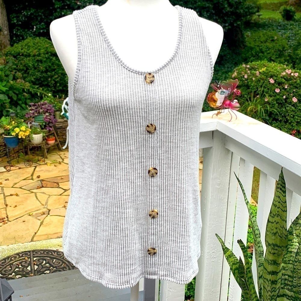 Gyft gray white stripe top